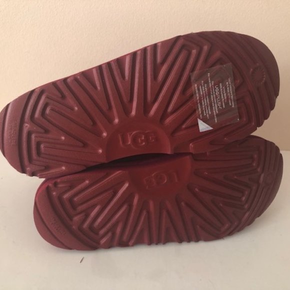 UGG Neumel Suede Leather Red Chopd Split Chukka Boot. Size: 7, 8 - Picture 7 of 14